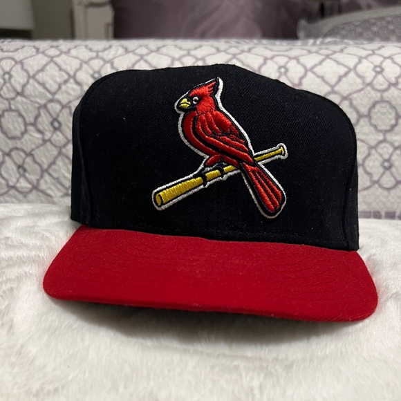Red and Black Bird Embroidered Cardinals hat - Picture 1 of 4
